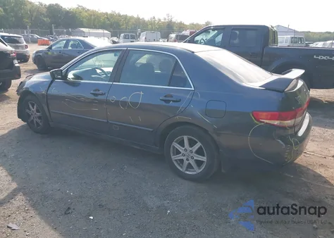 2004 Honda Accord 2.4 Lx z USA, uszkodzony, nr VIN 1HGCM56324A179028